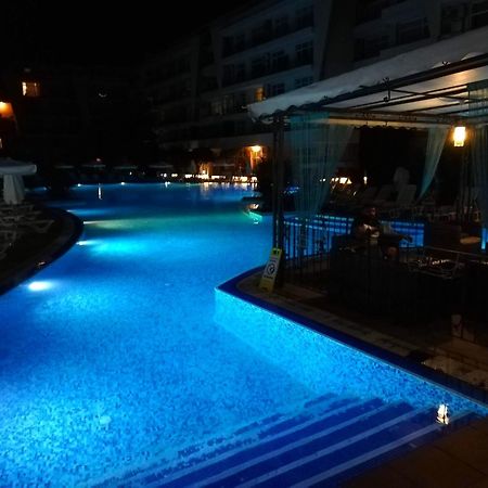 Apartment Daisy Grand Kamelia Pantai Sunny Bagian luar foto