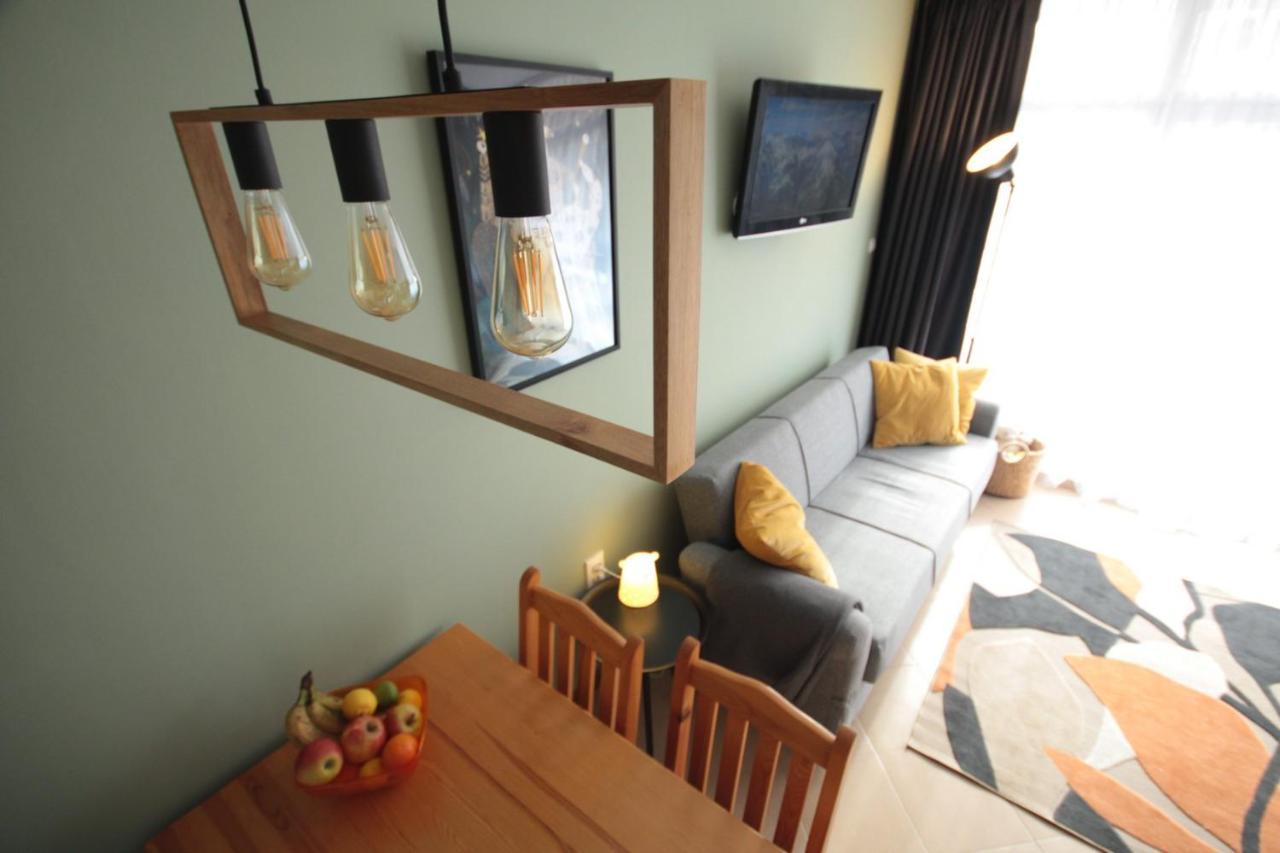 Apartment Daisy Grand Kamelia Pantai Sunny Bagian luar foto