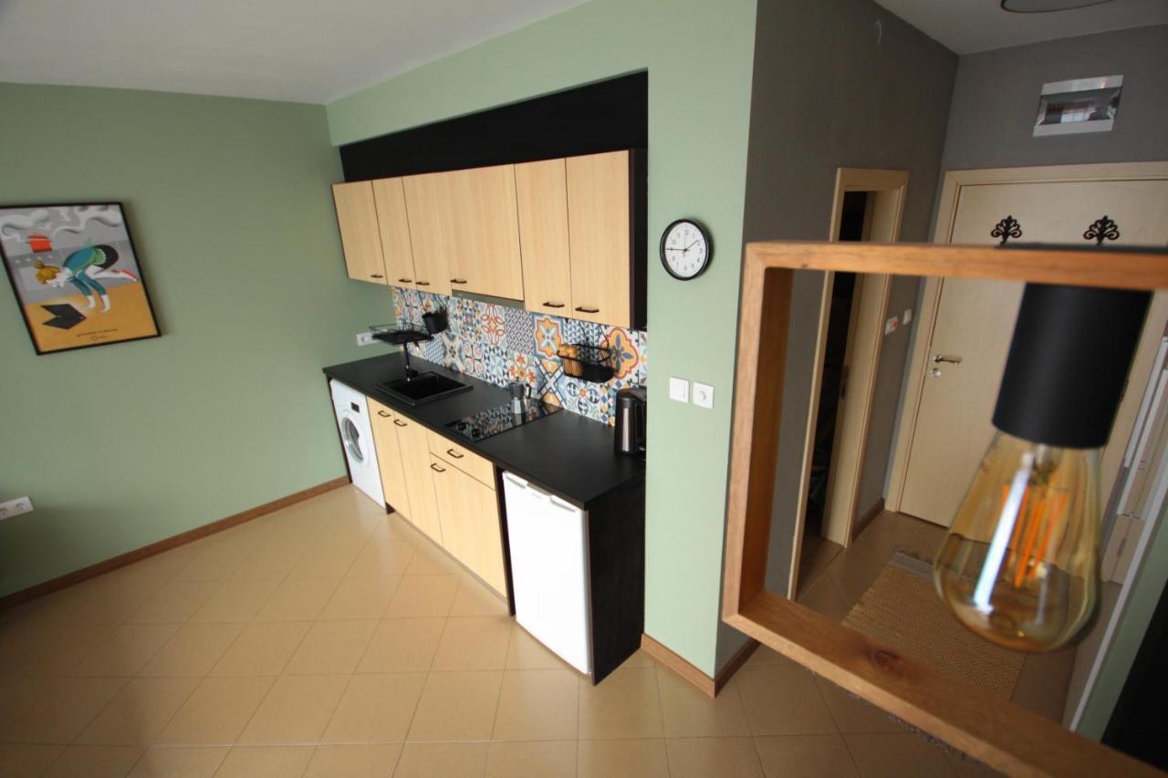 Apartment Daisy Grand Kamelia Pantai Sunny Bagian luar foto