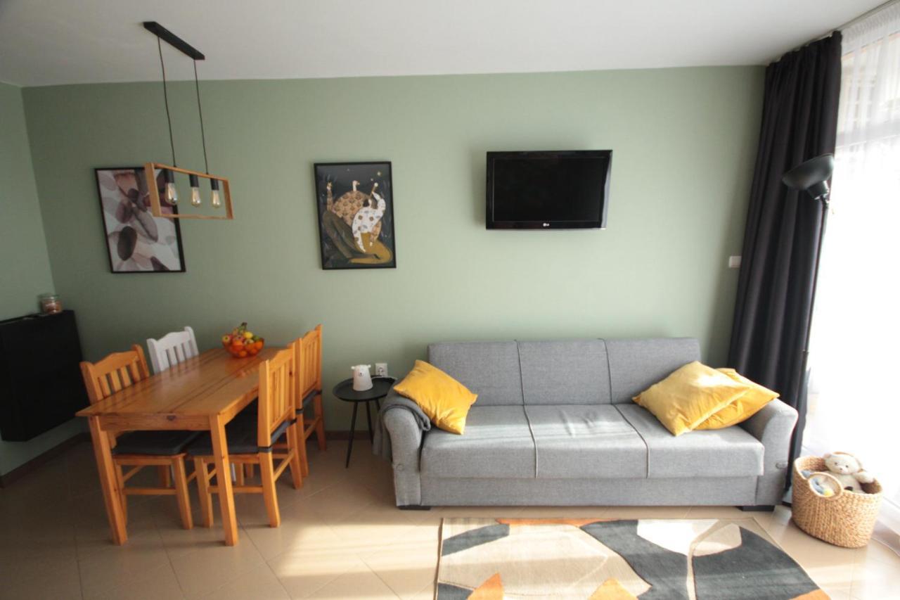 Apartment Daisy Grand Kamelia Pantai Sunny Bagian luar foto