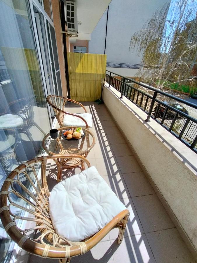 Apartment Daisy Grand Kamelia Pantai Sunny Bagian luar foto