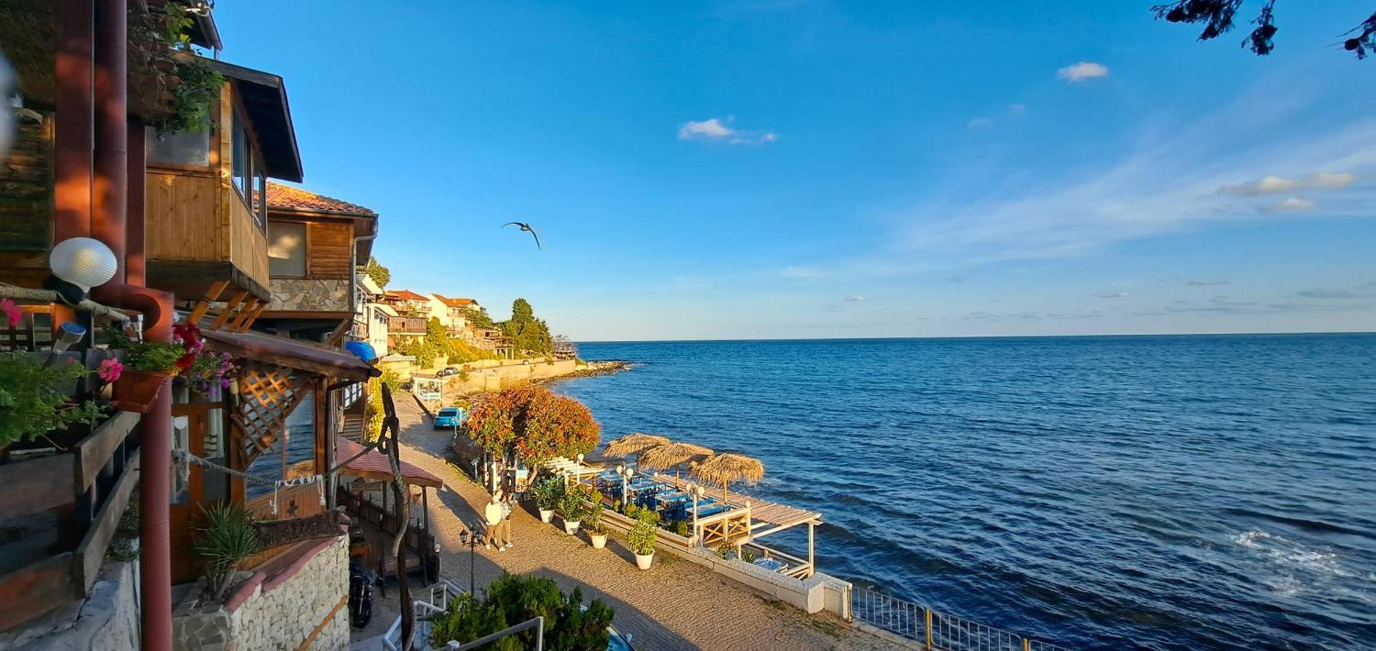 Apartment Daisy Grand Kamelia Pantai Sunny Bagian luar foto